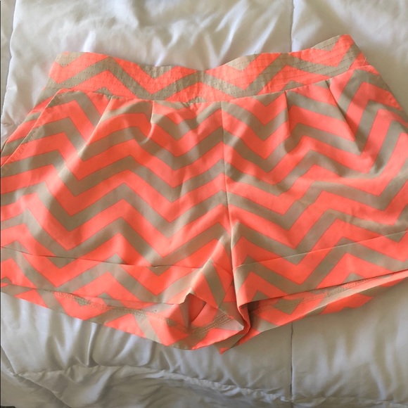 Shorts - Picture 3 of 4